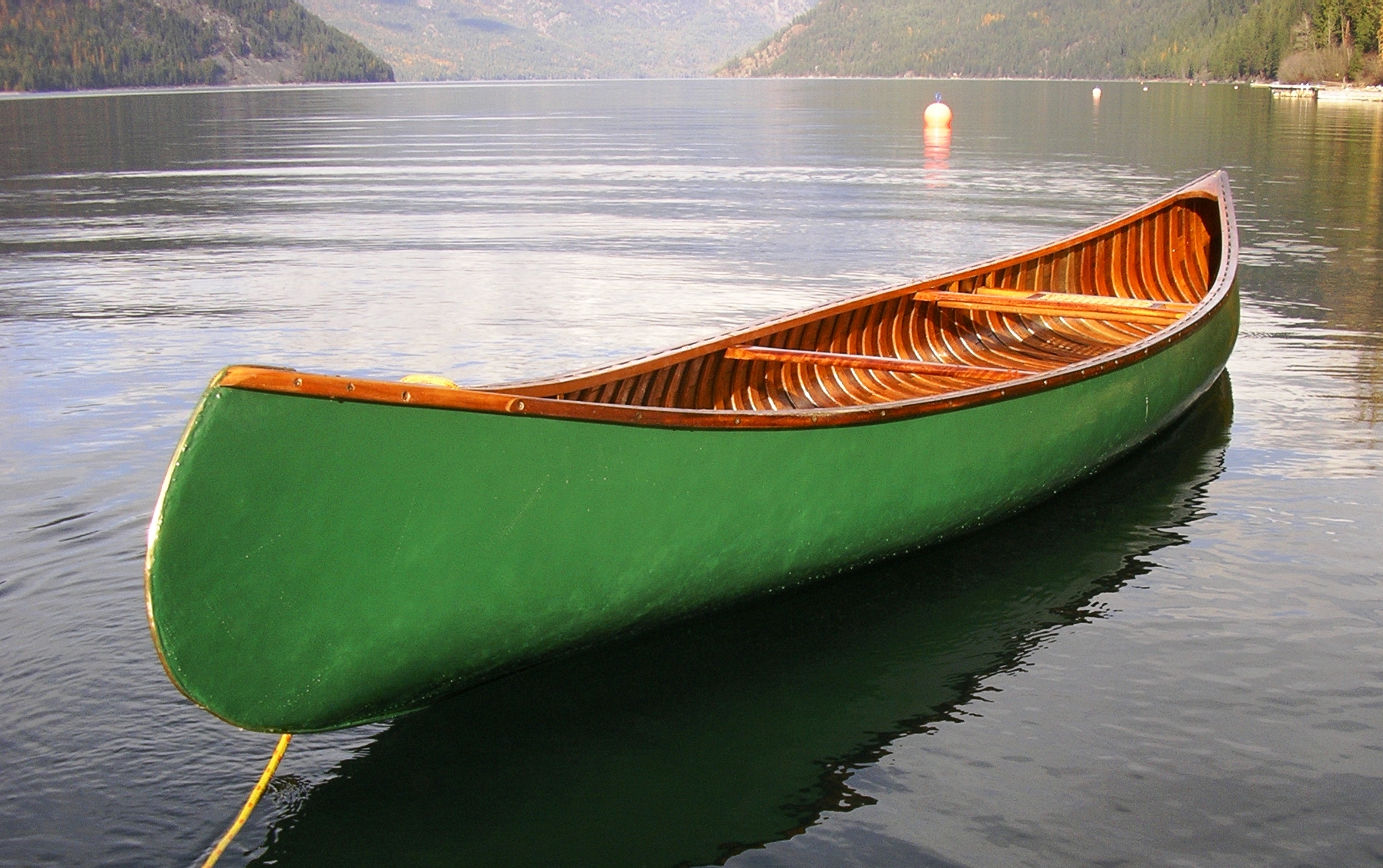 Самая маленькая лодка в мире краткое. Каноэ 6 метров кедр. Canoe лодка. Каноэ a 550. Каноэ Мендоса.